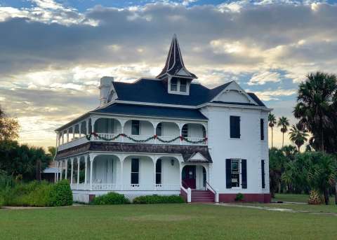 Rabb Plantation with Holiday decor